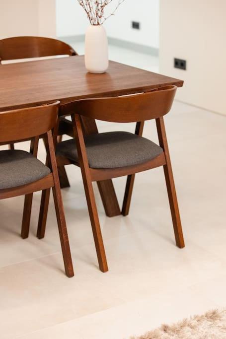 Henry's Appt With A Private 415 - Shared Kitchen * Luxemburg